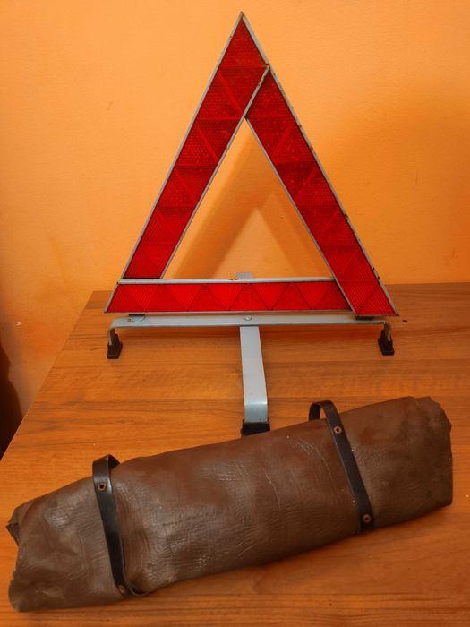 Масивен, сгъваем обозначиъелен триъгълник