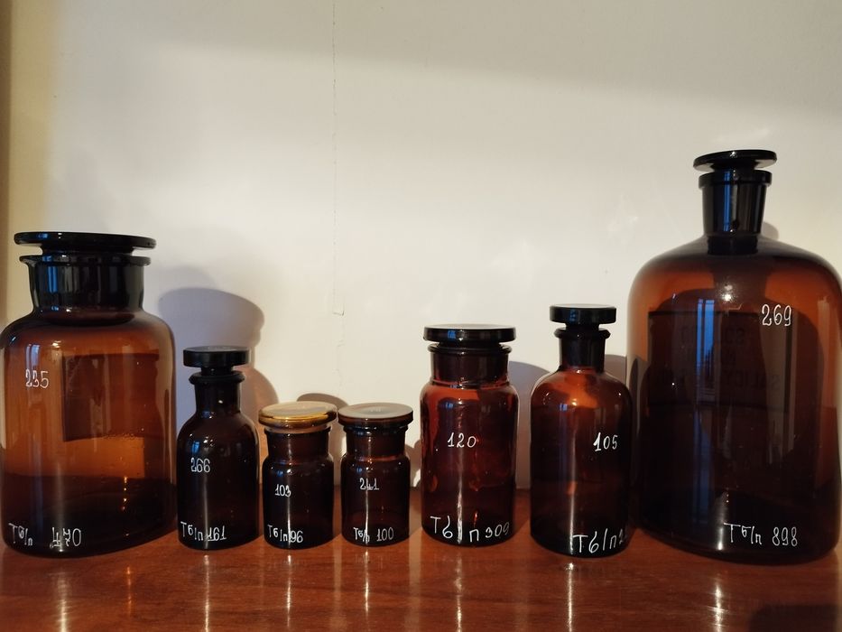 Аптечные стеклянные бутыли