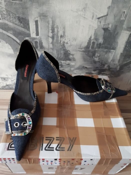 Женская обувь продается