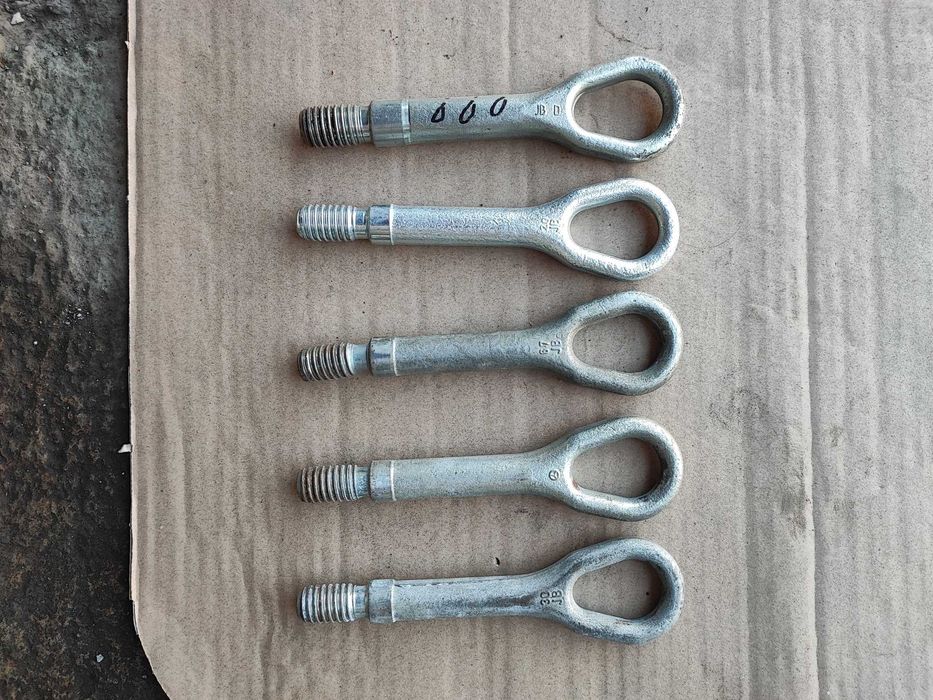 Kука ключ и подпора за гума от Мерцедес