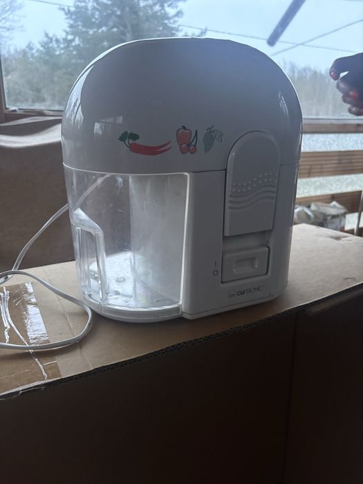 Уред за изстискване на плодове