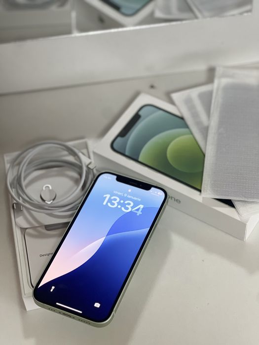 Vând urgent iphone 12 Grenn full box