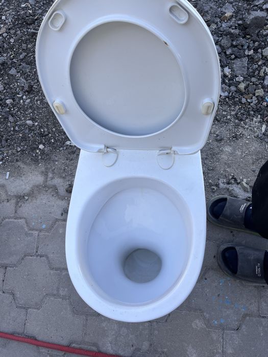 Унитаз без бочка в хорошем состояни