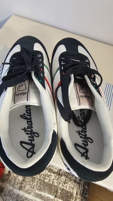 Adidasi casual Australian