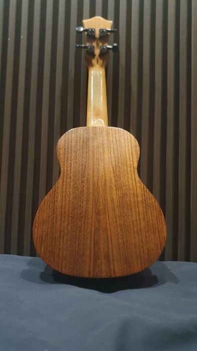 Укулеле почти новое