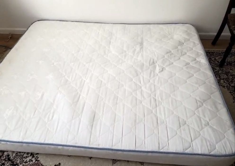 Двуспальный матрас, размер 200*160, б/у 1 год, состояние хорошее