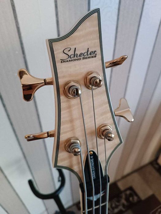 Продам бас-гитару Schecter Omen Extreme-4 Gloss Natural.
