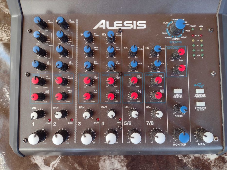 Аудио миксер Alesis Multimix 8 USB FX