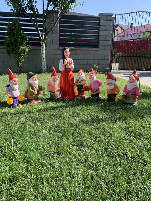 Pitici de grădină albă ca zăpada și 7 pitici