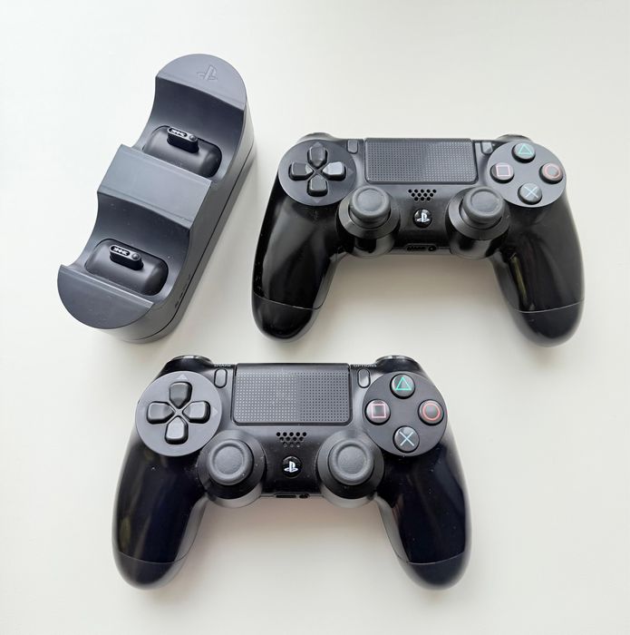 Продам PS4 Slim!