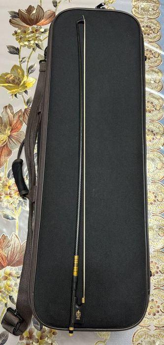 Продаётся смычок карбоновый.