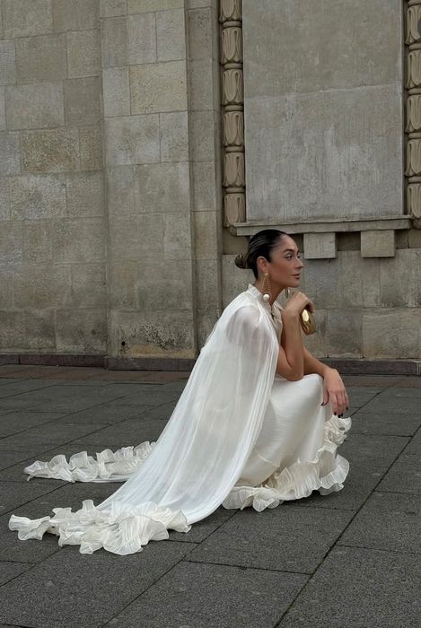 Изключителна рокля с волани официална