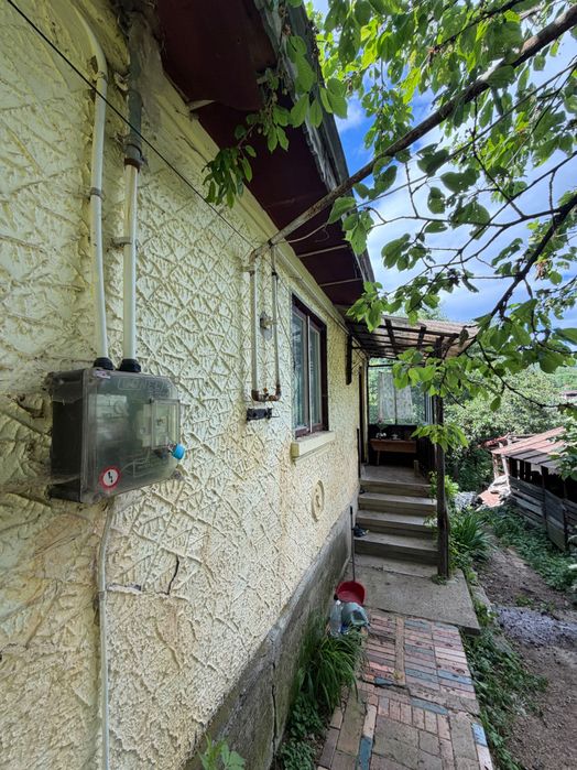 Casa batrenasca Comarnic + teren 1800 mp langa Kaufland