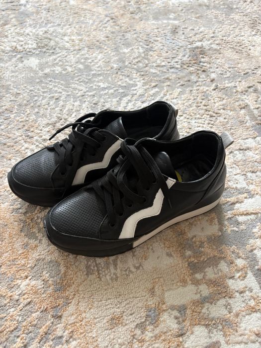 Продам Туфли и кроссовки