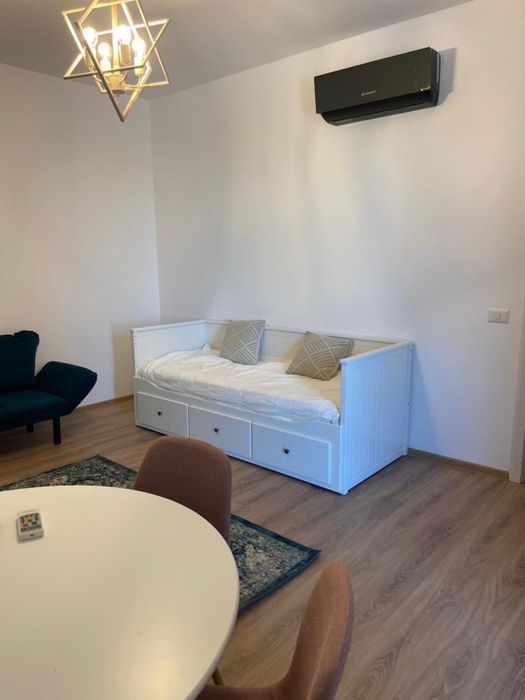 Inchiriez garsoniera Bloc nou