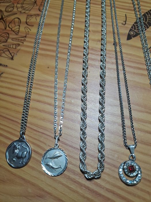 Lot argint compus din lanturi pentru femei