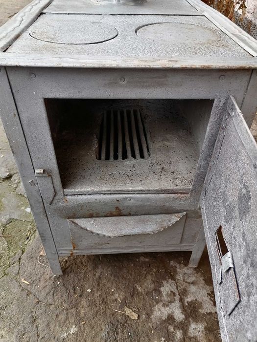 Малка печка на дърва