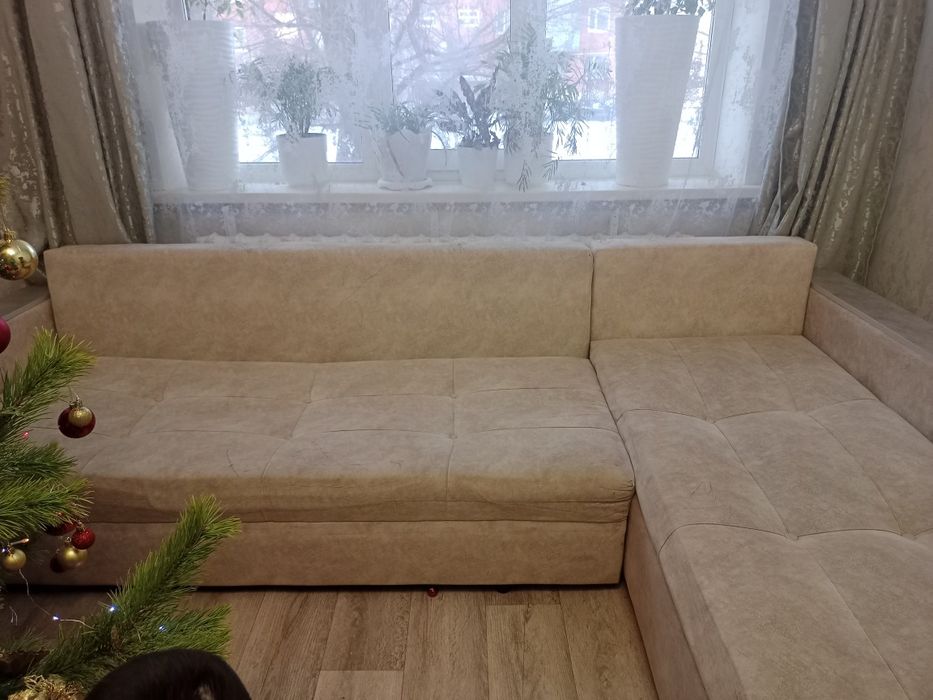 Отдам диван за шоколадку