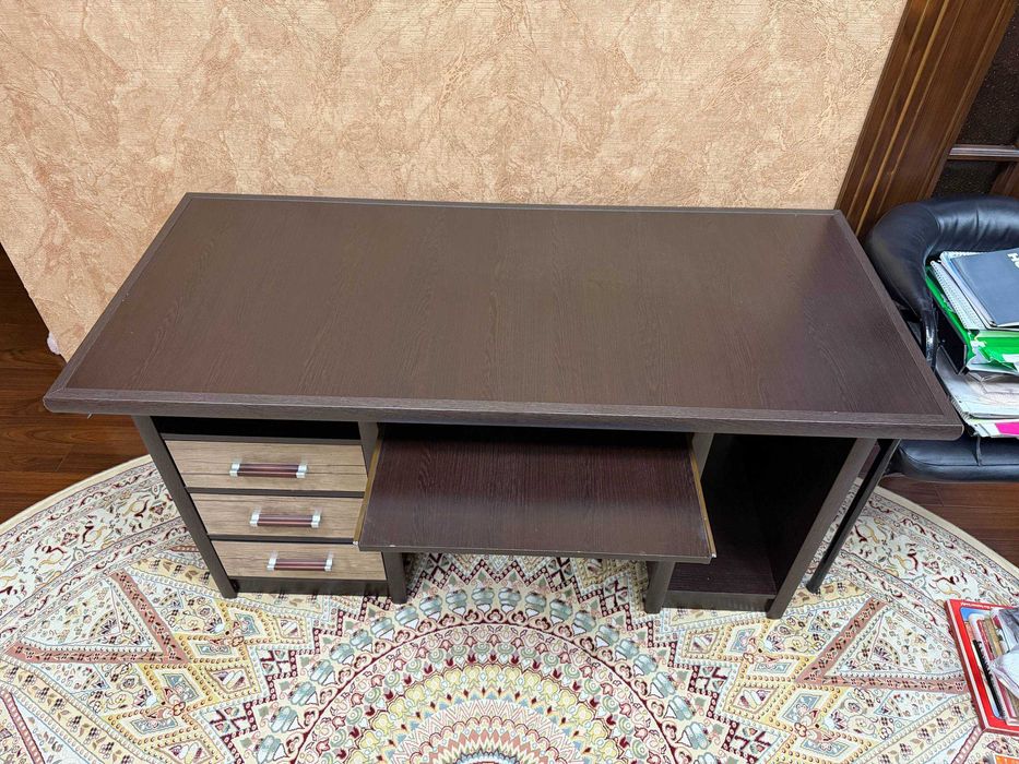 Качественный, новый Письменный стол