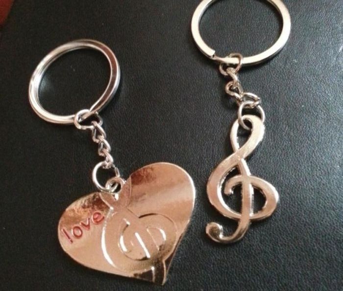 Brelocuri pereche, ideale cadou – diverse modele