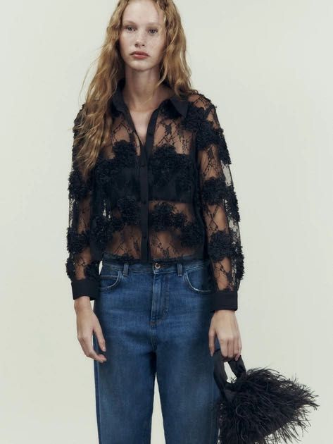 Продавам красив комплект – блуза и лук.