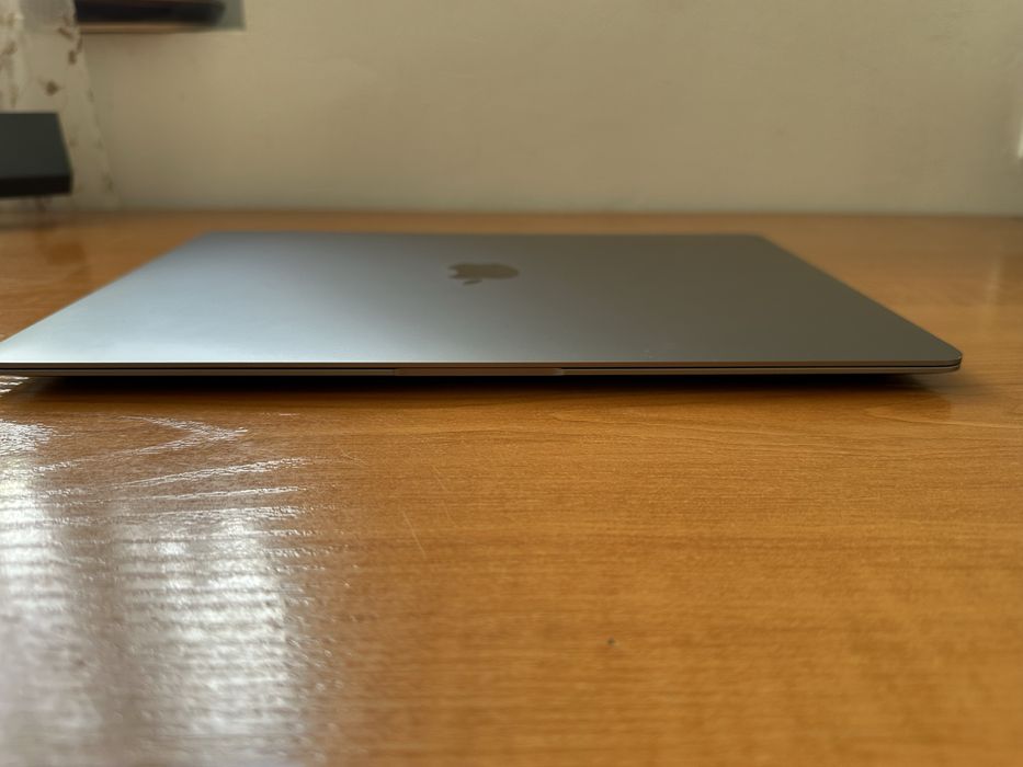 MacBook Air 13” M1, 8GB/256GB – отлично състояние