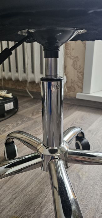 Продам стул мастерана колесиках