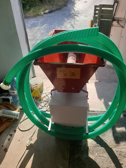 Мелене на грозде по домовете 10ст. на кг.