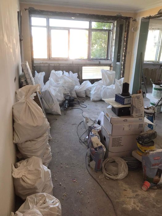 Къртене и извозване на строителни отпадъци. Кърти чисти извозва.