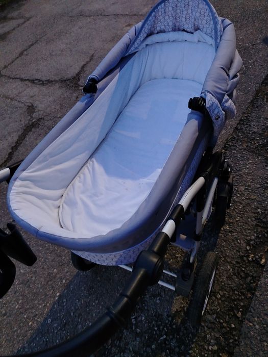 Vând cărucior 2 în 1