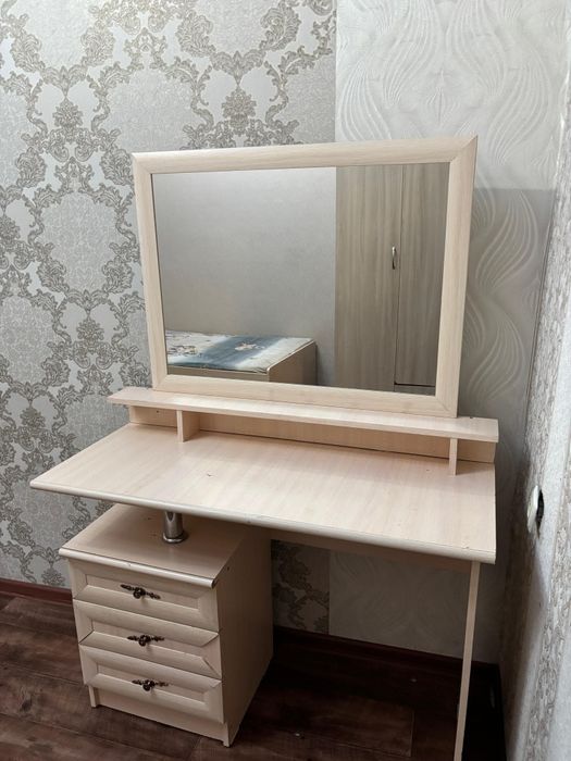 Продается старая мебель