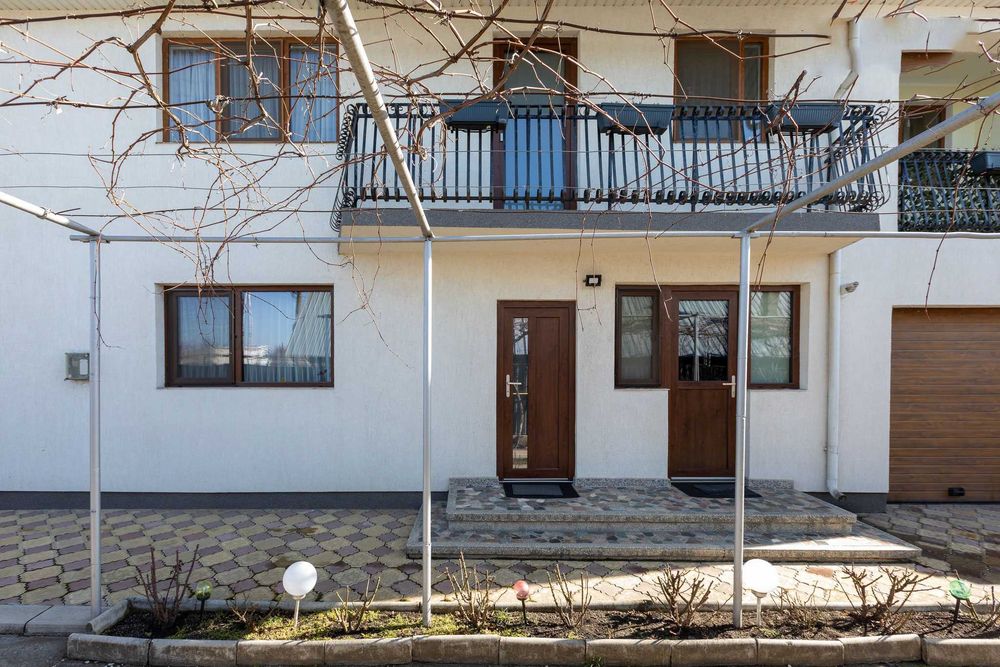 Vând casă P+1 situată în cartier Șerbănești, Municipiul  Bacau