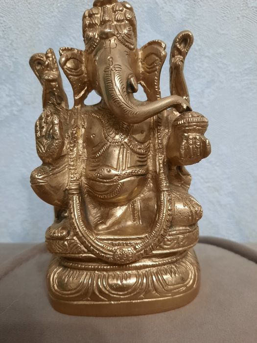 Бронзовый    Статуэтка.