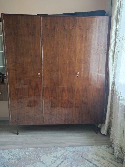 Шкаф для одежды в хорошем состоянии