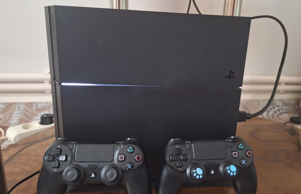 Playstation 4 sotiladi 500gb holati ideal