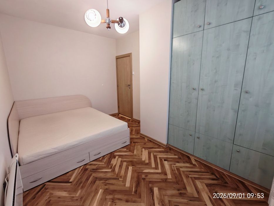 Дава се под наем Тристаен апартамент в Варна, Зимно кино Тракия - 220 кв.м за 900 € - Снимка #4