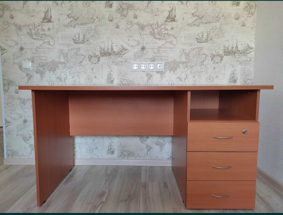 Стол письменный, офисный, компьтерный