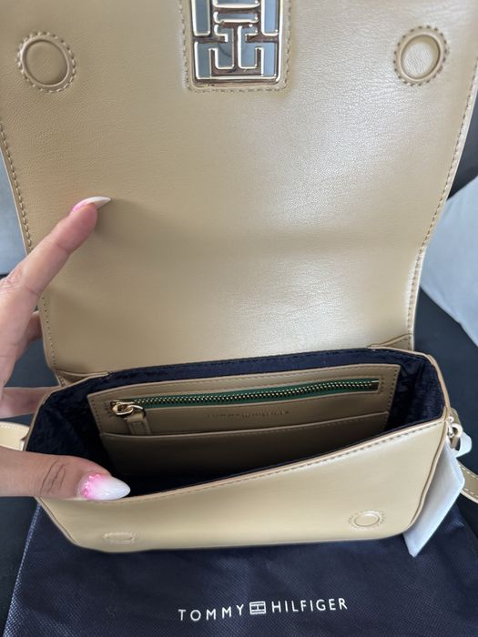 Чисто нова чанта Tommy Hilfiger