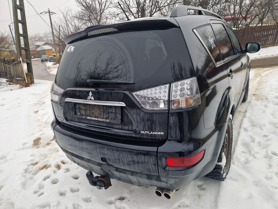 Mitsubishi outlander tot spatele disponibil