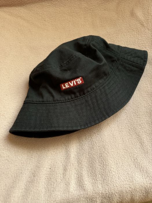 Levi’s bucket hat