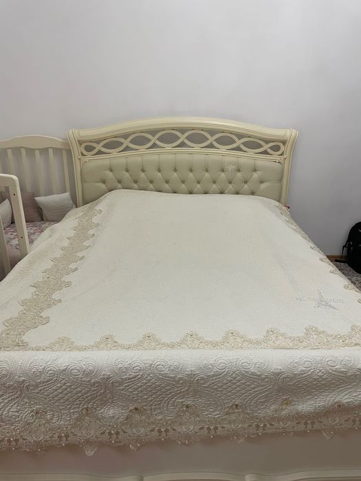 Продается спальный гарнитур