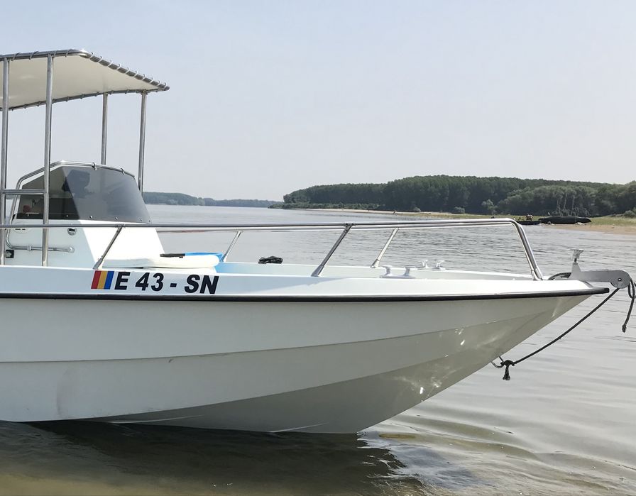 Barca + Ponton de vanzare ancorat  in Parcul Mare