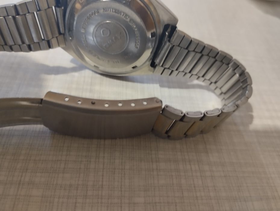 Часы омакс швейцарские механические70 годов