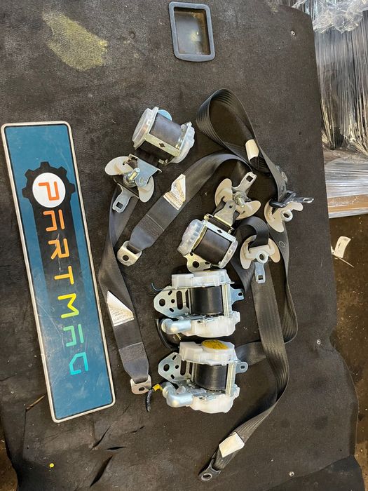 Lexus CT200H Батерия броня фарове  стопове колани