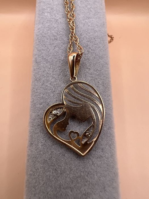 Продам золотой кулон.