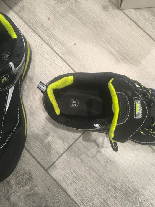 Кроссовки рабочие