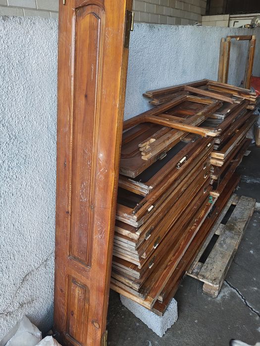 Деревянные двери и окна