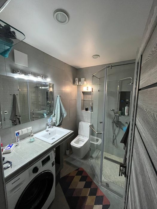 Продам чиланзар 5.  Двух комнатная.  Балкон 2*6