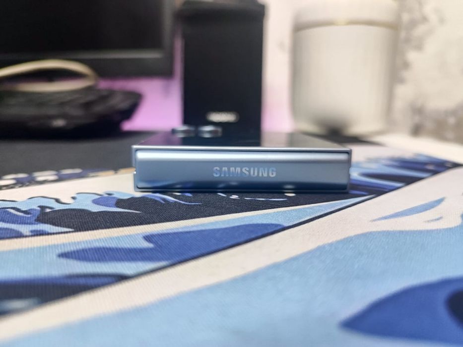 Samsung z Flip 6 идеальном состоянии