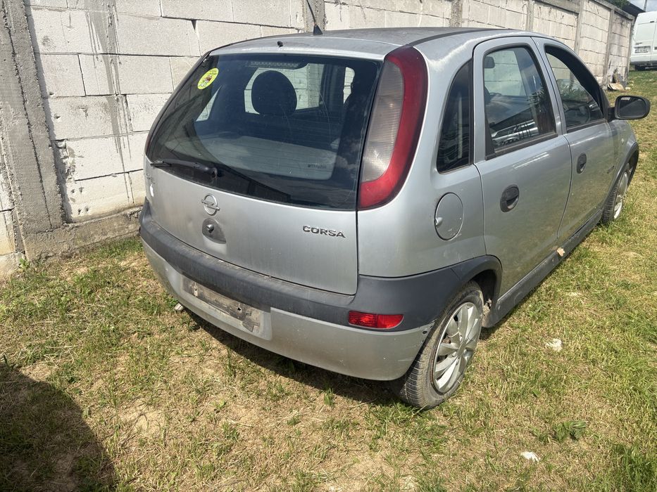 Dezmembrez Opel Corsa 1.2 benzina an 2004